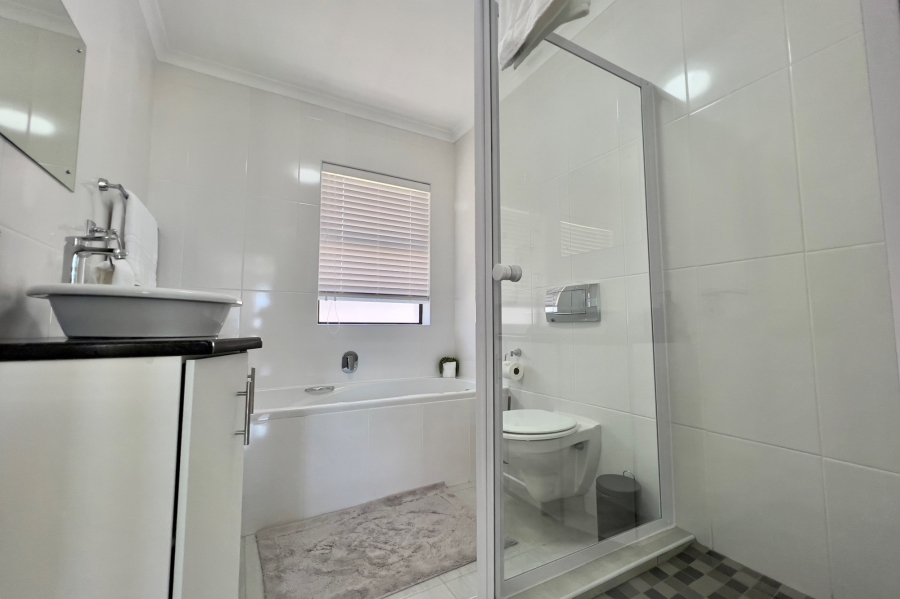 To Let 2 Bedroom Property for Rent in Bloubergstrand Western Cape